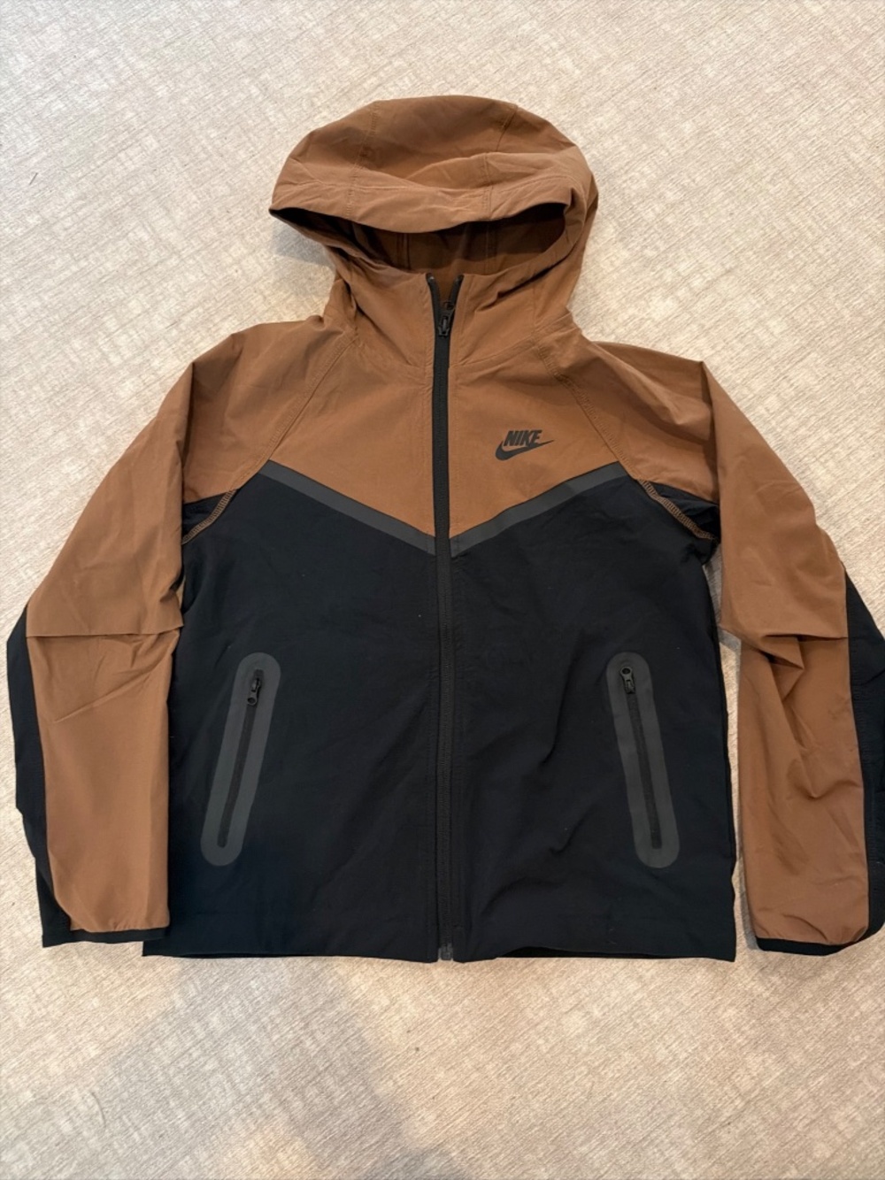 Kids' Nike Tech Woven Hooded Windbreaker Brown Size Medium Black Zip NWT